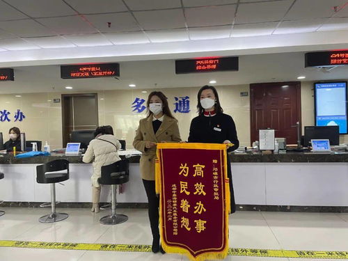 三比一提升 政務服務有溫度，企業點贊贈錦旗，網絡預約出租汽車經營服務優化升級